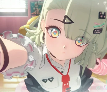 Демо агента Санна и демонстраниця её костюма